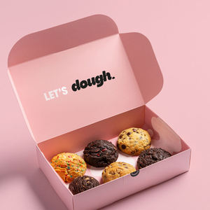 กล่องกระดาษแข็งพับได้แบบกำหนดเอง ย่อยสลายได้ทางชีวภาพ สำหรับบรรจุภัณฑ์อาหาร เกรดอาหาร สำหรับเค้ก บิสกิต คุกกี้ โดนัท พร้อมโลโก้ ขายส่ง - Product Image 1