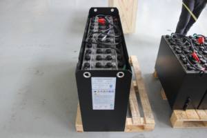 Batterie au plomb inondée à cycle profond 5VBS475 158 mm de largeur série PZB VBS 2V475AH pour chariot élévateur électrique - Product Image 2