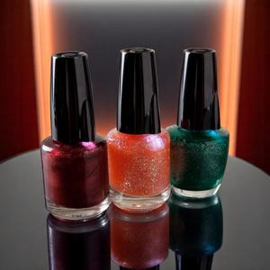 Tapa de esmalte de uñas LED de plástico y cepillo con luz - Product Image 4