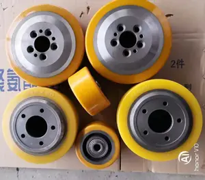 215x70/82-60 Mm 5 Holes BT Part No. 129920 163950 239951 Forklift /Pallet Truck Durable Polyurethane Drive Traction Wheel