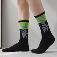 Chaussettes de sport pour hommes, vente chaude transfrontalière, chaussettes décontractées d'extérieur, anti-salissures, mélange de spandex/polyester/coton, absorbant la transpiration, respirantes