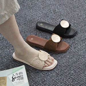 Sandales plates de plage de haute qualité, tendance et très demandées, style rétro décontracté, légères, pour femmes, avec emballage personnalisé du logo - Product Image 1