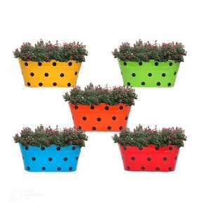 Macetas de barandilla de Metal con lunares ovalados, macetas colgantes de cerca de doble gancho largo para plantas, macetas duraderas modernas para interiores y exteriores - Product Image 1