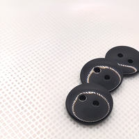 Boutons plats ronds en résine noire de 24L, couleur et taille personnalisées, avec logo, pour chemises et vêtements