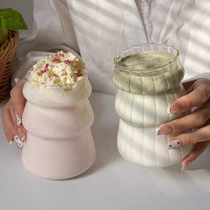 Tasse en verre de lait en gros sans BPA haute teneur en borosilicate soufflé à la main clair moulage spécial tasse à café en verre à rayures verticales pour le dessert - Product Image 5