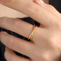 Bague en Acier Inoxydable CELES avec Zircon, Bijou Tendance Doré pour Hommes et Femmes, Idéal Cadeau