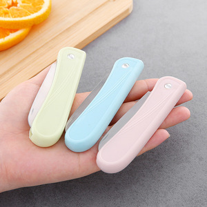 Cuchillo plegable de acero inoxidable para frutas, pelador de frutas doméstico, pelador portátil, cuchillo para cortar frutas, venta al por mayor a 1 yuan. - Product Image 2