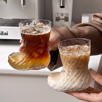 Gobelet en verre original en forme de botte, verre texturé unique en forme de chaussure pour café glacé, bière, cocktail