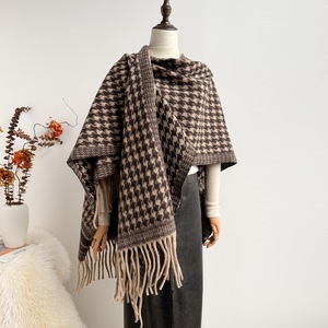 Écharpe-châle unisexe en <span class=keywords><strong>pied</strong></span>-<span class=keywords><strong>de</strong></span>-<span class=keywords><strong>poule</strong></span>, double face, épaisse, chaude, en fausse fourrure <span class=keywords><strong>de</strong></span> cachemire, <span class=keywords><strong>poncho</strong></span>-capa avec pompons pour l'hiver - Product Image 2