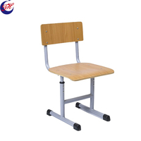 Ensemble de bureau et chaise d'étudiant pour salle de classe moderne avec structure tubulaire en acier, finition couleur bois, hauteur réglable, design écologique