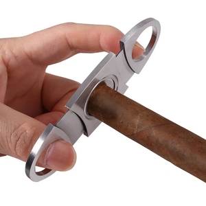 Guillotina de cigarros <span class=keywords><strong>cubanos</strong></span>, cuchillas dobles, cortador de cigarros, dispositivos de bolsillo de acero inoxidable, cuchillo para cigarrillos, herramienta para fumar - Product Image 3