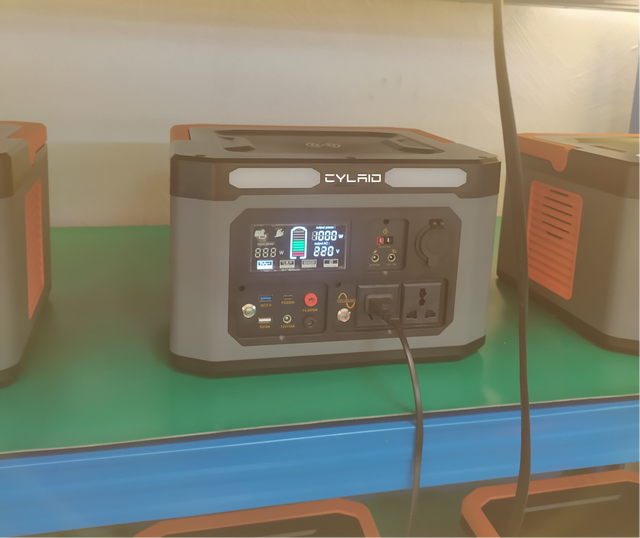 China 1000W 2000W Solar MPPT LiFePO4 Portable Power Station with Wireless Charging Flashlight & Cigar Lighter-Good Price
