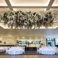 Décorations florales de mariage de luxe sur mesure, fleurs artificielles de glycine suspendues, mur de fleurs, plafond fleuri, glycine éternelle pour la décoration de mariage et de la maison