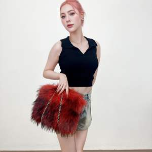 NOUVEAU Logo personnalisé <span class=keywords><strong>2020</strong></span> nouveautés <span class=keywords><strong>collection</strong></span> d'été épaules dénudées femmes mode dame boob tube top fausse fourrure Clutch Bag - Product Image 2