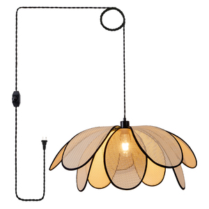 Lámparas Colgantes de Ratán Tejido Estilo del Sudeste Asiático, Iluminación Artística Hecha a Mano - Product Image 1