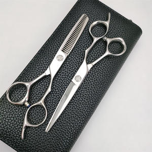 Tijeras de peluquería KL-6 de 6 pulgadas, de acero inoxidable VG10, tijeras de entresacar y tijeras planas con mango medio, rodamientos internos y almohadillas resistentes al desgaste. - Product Image 1