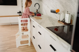 Tabouret d'apprentissage de type tour de cuisine pliable Montessori avec toboggan pour chambre à coucher, maternelle et école en bois - Product Image 4