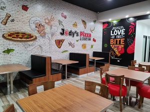 Muebles Mesa Red PU Pad <span class=keywords><strong>y</strong></span> silla <span class=keywords><strong>Pasta</strong></span> <span class=keywords><strong>Pizza</strong></span> Comida rápida Restaurante Mesa de comedor Silla de madera estándar Moderno Contemporáneo K/D - Product Image 4