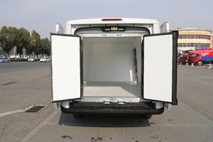 Fourgon frigorifique électrique pur JAC 5m³ avec autonomie de 350 km pour le transport d'aliments frais et congelés, et de médicaments/vaccins - Product Image 2