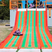 Équipement de parc d'attractions de grande capacité, aire de jeux pour adultes et enfants, toboggan en plastique arc-en-ciel avec anneau de ski gonflable