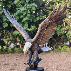 맞춤형 대형 주조 구리 독수리 조각, 비행 독수리 동물 동상, 청동 매 동상, 야외 장식 - Product Image 2
