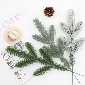 Accesorios para Coronas de Navidad Ramas de Pino Agujas de Pino de Plástico Navideñas Planta Verde Artificial Decoración al por Mayor - Product Image 3