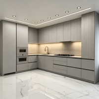Meubles de cuisine minimalistes résistants à l'humidité E0, armoires en mélamine sur mesure, plan de travail en quartz, ensemble d'électroménager encastré
