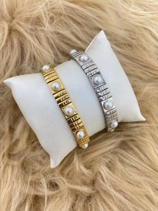 Pulsera Elástica Ancha de Acero Inoxidable 316L Color Dorado con Zirconia, Modelo Nomination - Product Image 3