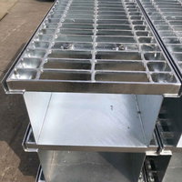 Grille de drainage de tranchée sur mesure en acier galvanisé pour allées, couvercle de tranchée pour immeubles de bureaux et entrepôts