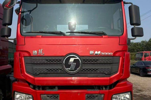 Camion tracteur de transport minier HOWO, cabine intérieure, siège simple rangée, climatisation automatique, caméra arrière 360°, neuf - Product Image 1