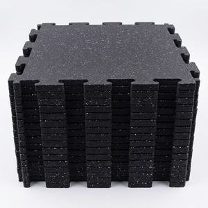 Tapis de sol de gym en caoutchouc emboîtable étanche 485mm*485mm, dalles de gym antidérapantes résistantes à l'usure pour aire de jeux - Product Image 1