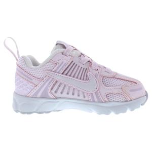 Zapatos Nike Vomero 5 para Bebés y Niños Pequeños, Color Rosa Perla y Gris Vast, Estilo para Caminar - Product Image 2