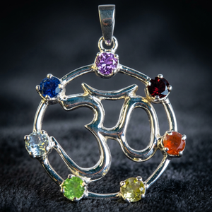 Colgante de Plata 925 con Símbolo Om y Piedras Preciosas Multicolores, Diseño Religioso en Forma de Número, Unisex, para Uso Diario - Product Image 2
