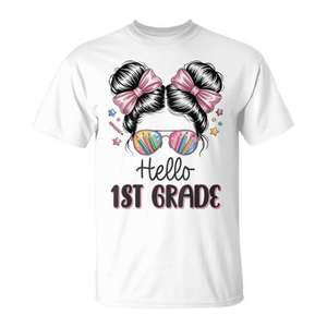 Camiseta para niñas de primer grado con diseño de lazo para el pelo y gafas de sol, regreso a clases - Product Image 1