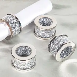 2022 Barang Baru Penjualan Langsung Pabrik Dekorasi Pernikahan Warna Perak Paduan Berlian Diisi Kristal Kaca Cincin Serbet