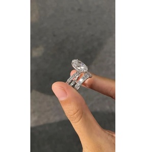 Anillo de Compromiso Clásico con Diamante Ovalado de 2 Quilates Cultivado en Laboratorio, Oro Amarillo de 14K, Joyería Nupcial con Certificación IGI - Product Image 1