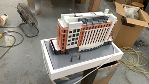 Modello Architettonico 3D in Scala di Edificio Commerciale Moderno con Tavolo di Sabbia - Modello Architettonico di Edificio per Uffici di Tendenza Ora - Product Image 5