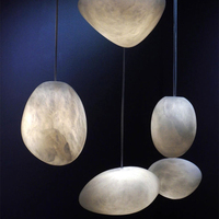 Luminaire suspendu moderne Seeky en albâtre, forme de pierre irrégulière, pour îlot de cuisine, salle à manger