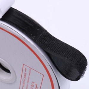 Points de ruban adhésif auto-agrippant noir et blanc de 25 mm avec colle au dos - Product Image 3