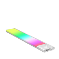 Barre de LED à détection de mouvement pure 23cm couleurs RVB essentielles corps en aluminium minimaliste contrôle de capteur alimenté par batterie pour chambre