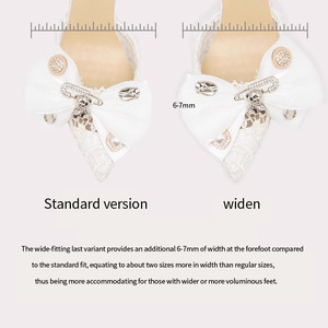 Squisiti sandali da <span class=keywords><strong>sposa</strong></span> a punta con fibbia con fibbia grande fiocco catena di perle decorazioni romantiche <span class=keywords><strong>scarpe</strong></span> da <span class=keywords><strong>sposa</strong></span> <span class=keywords><strong>per</strong></span> le spose - Product Image 5