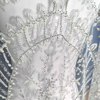 Nouvelle robe de mariée de style européen haut de gamme, brodée de perles et de paillettes, en tissu de dentelle fait main