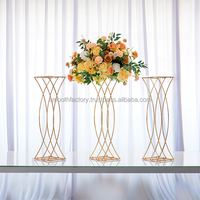Centre de table tendance et élégant, support à fleurs en métal doré brillant, support en acier inoxydable pour les événements festifs