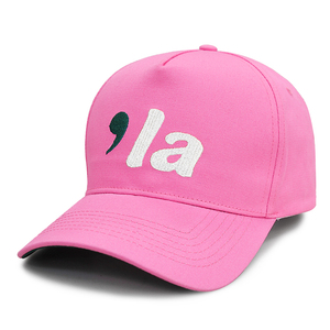 Gorra de Béisbol Estructurada con Bordado LA, Diseño de Letras en Verde, Naranja y Blanco, Gorra de Moda Urbana en Negro, Rojo y Rosa, Venta al Por Mayor - Product Image 1