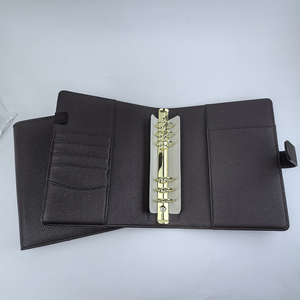 Эксклюзивный кожаный блокнот-органайзер формата А5 с кольцевым механизмом |   Мягкая текстурированная поверхность, 6 золотых колец |   Идеально подходит для планирования и бюджетирования. |   Низкий минимальный заказ - Product Image 3