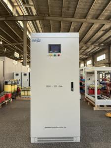 Régulateur <span class=keywords><strong>de</strong></span> <span class=keywords><strong>tension</strong></span> automatique durable Servo 250 kVA, stabilisateur 250 kVA 415 V/440 V/460 V/V 480 V pour le secteur médical et l'énergie photovoltaïque - Product Image 3