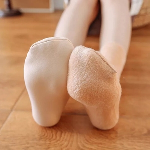 Chaussettes de neige thermiques épaisses en polaire pour femmes, idéales pour le ski, le cyclisme et la détente au sol - Product Image 6