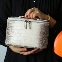 Sac de maquillage très vendu, sac de toilette portable de voyage, sac de rangement cosmétique pratique de grande capacité, aspect haut de gamme