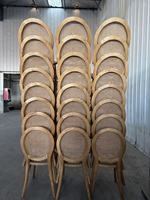 Chaise Monet en bois empilable pour banquet de mariage