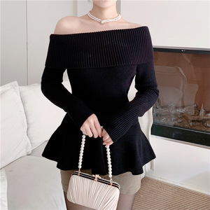 Maglione Sexy con collo a una linea della nuova stagione per donna con spalle scoperte stile avvolgente alla moda per le donne dell'autunno inverno - Product Image 5